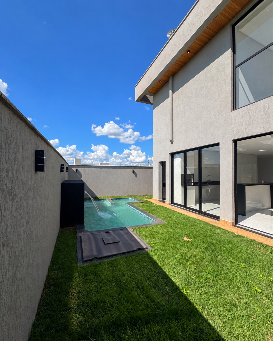 Sobrado com piscina no Jardins Parma